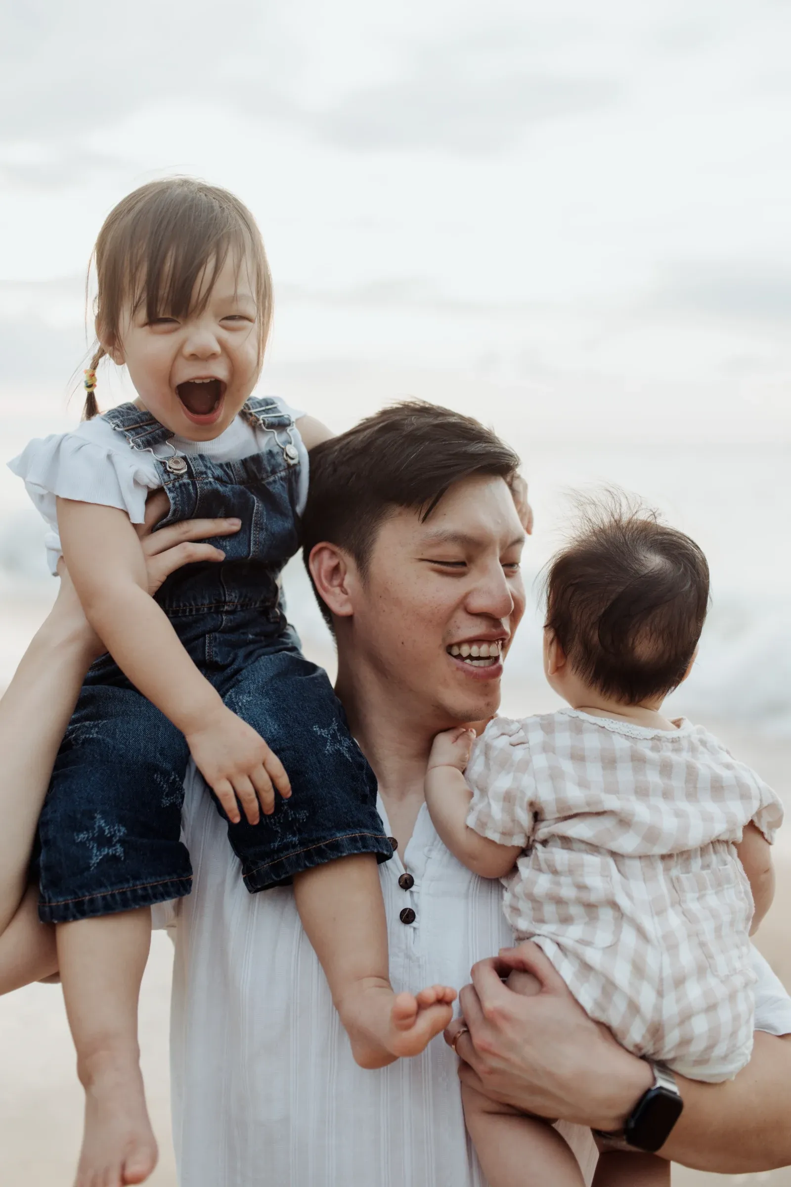 Family moments by the shore, outdoor family shoot by Ju Shiu Photography, Kuching, Sarawak